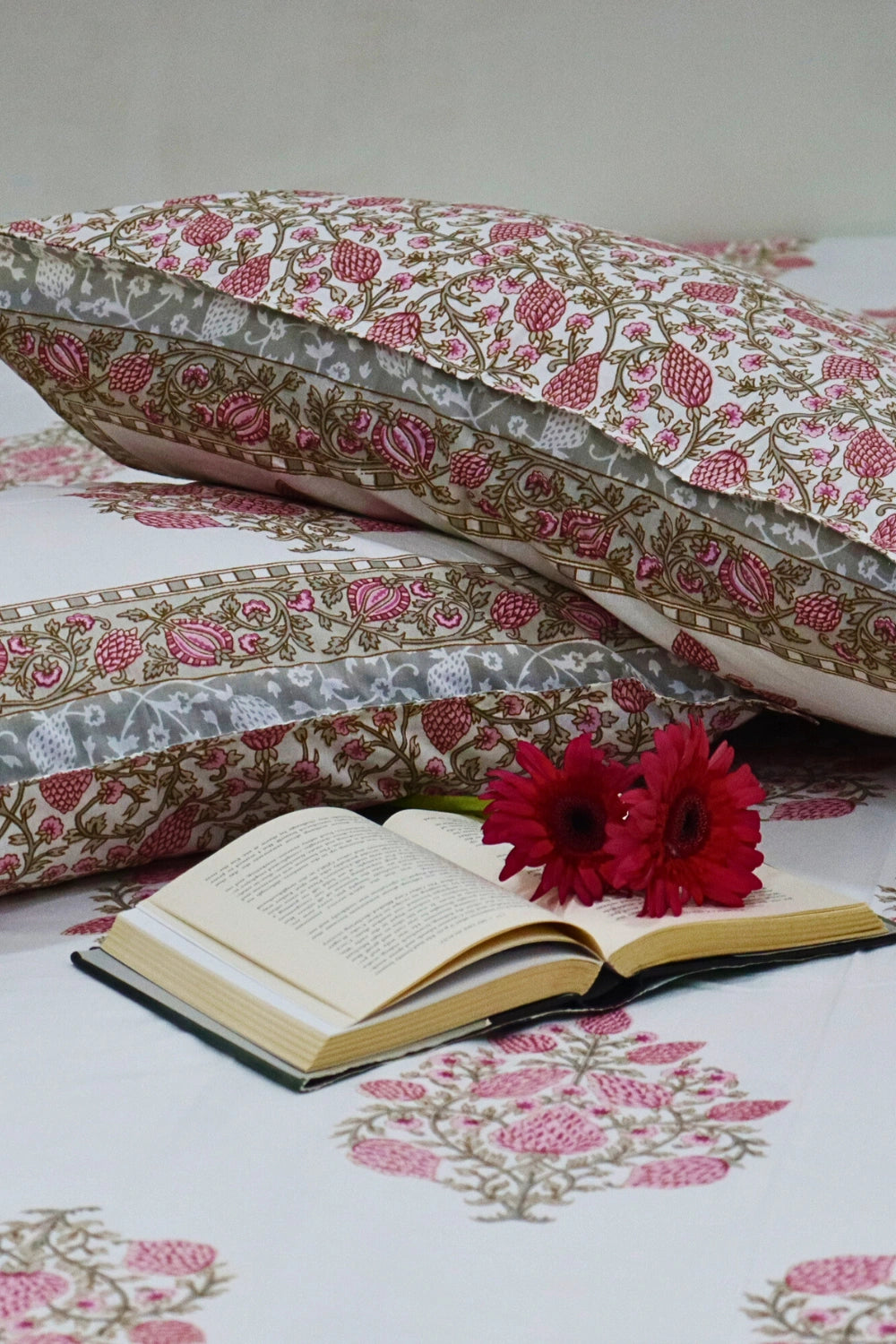 Veda Hand Block Soft Cotton Bedsheet with 2 Pillow Covers Pink