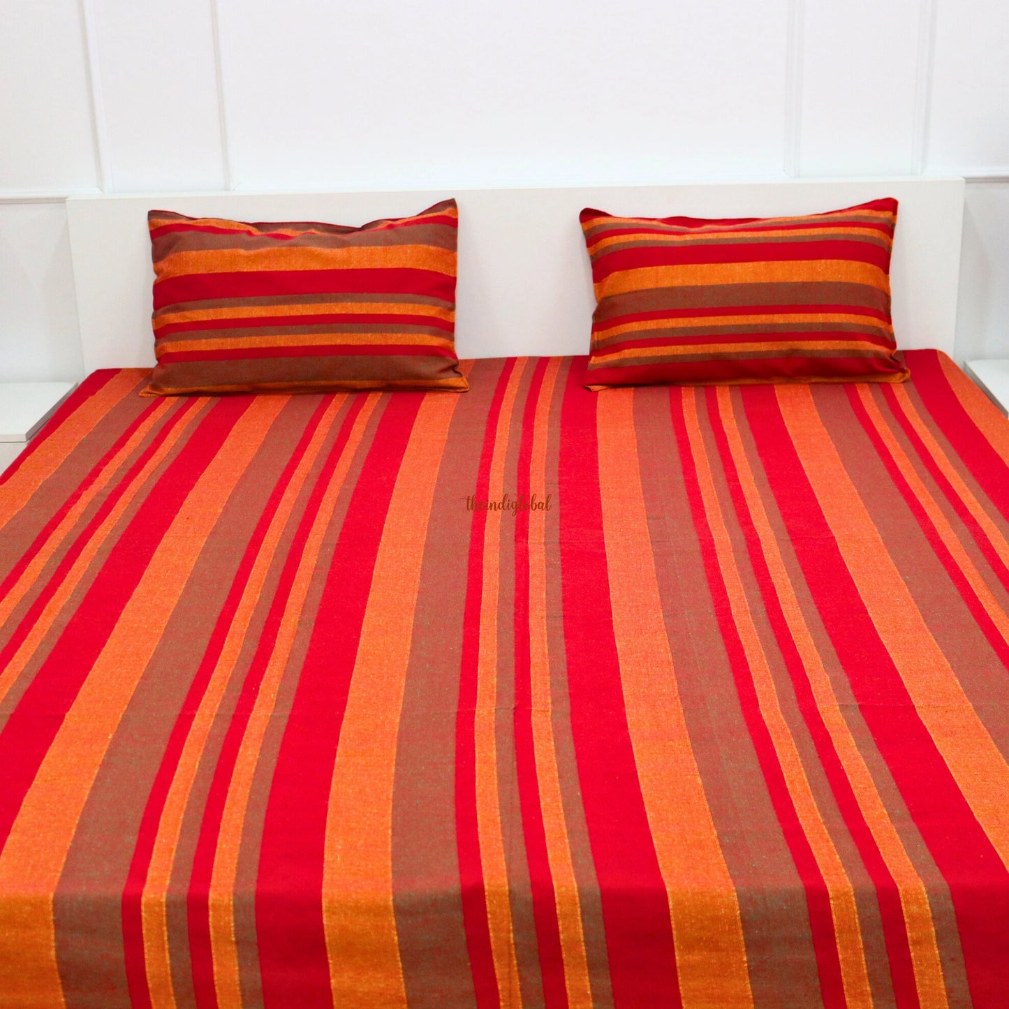 Handloom Cotton Bedsheet with Pillow Covers Red