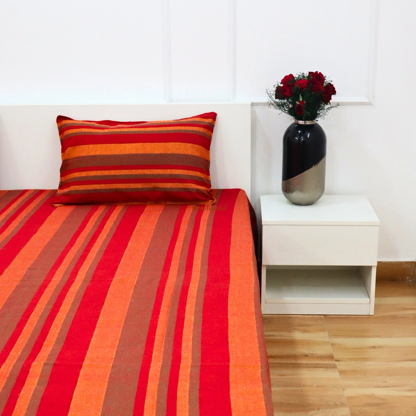 Handloom Cotton Bedsheet with Pillow Covers Red