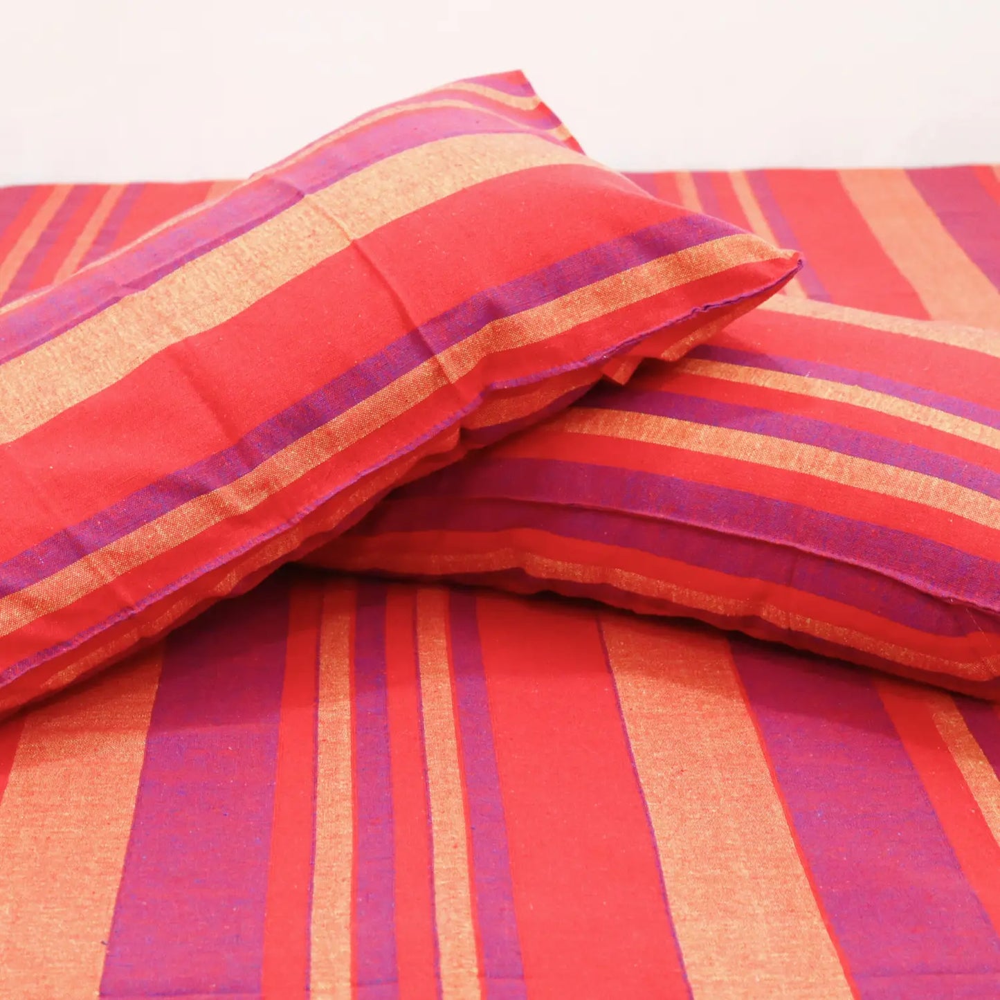 Handloom Cotton Bedsheet with Pillow Covers Red Purple