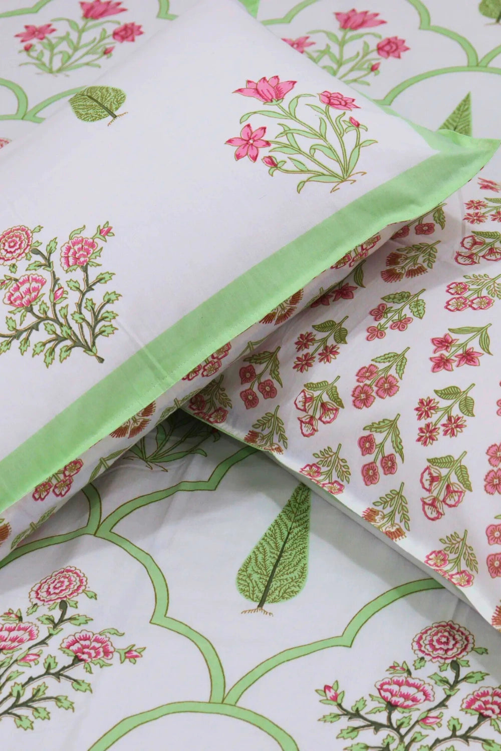 Veda Hand Block Soft Cotton Bedsheet with 2 Pillow Covers Green