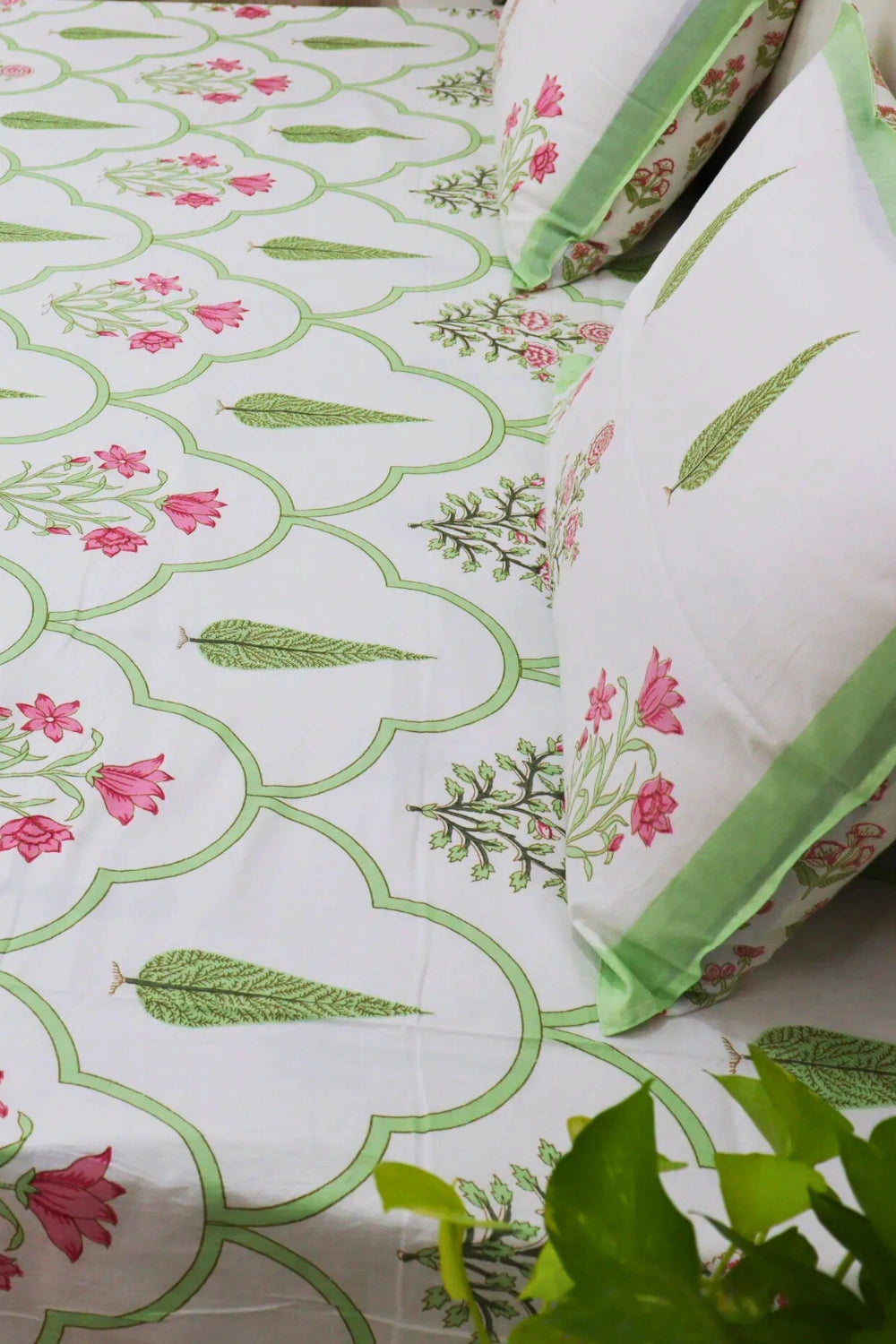 Veda Hand Block Soft Cotton Bedsheet with 2 Pillow Covers Green