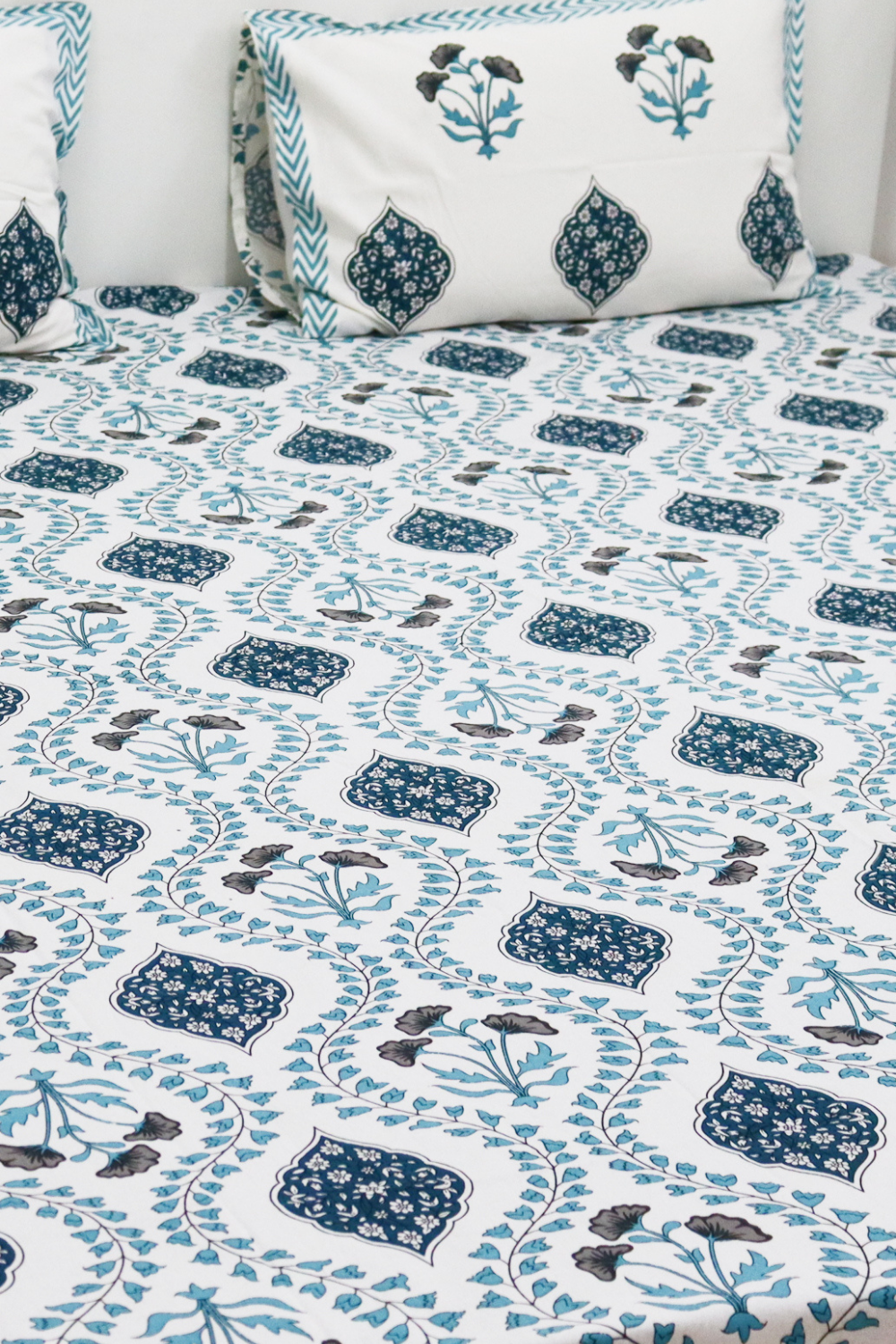 Mughal Garden Cotton Bedsheet with 2 Pillow Covers King size Blue
