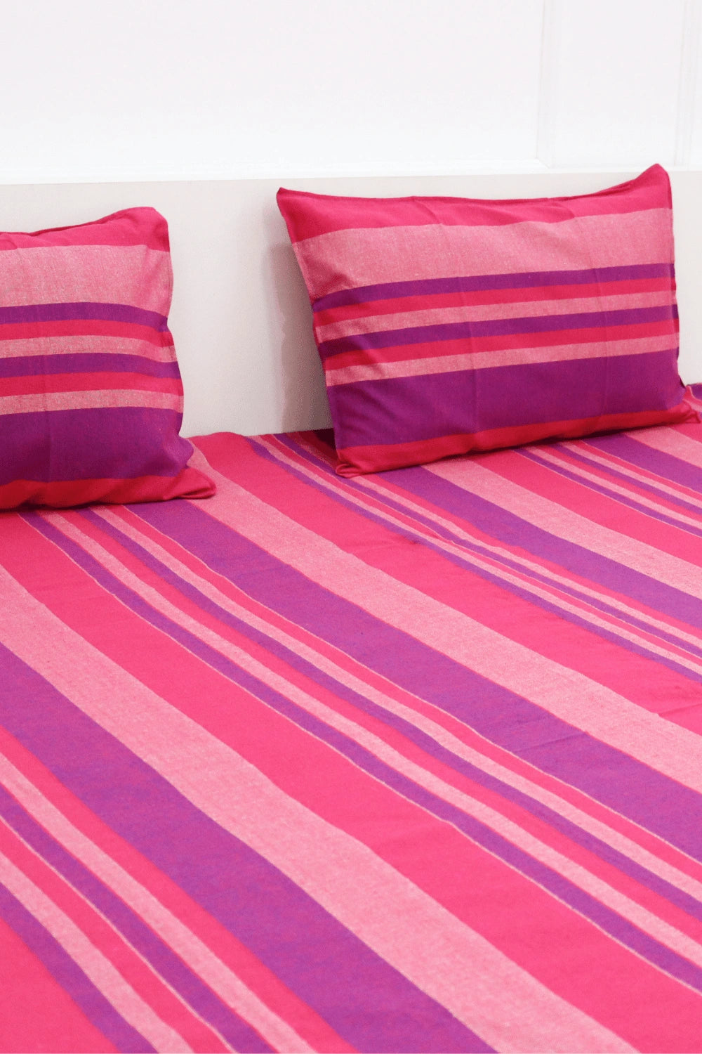 Handloom Cotton Bedsheet with Two Pillow Covers King Size Pink