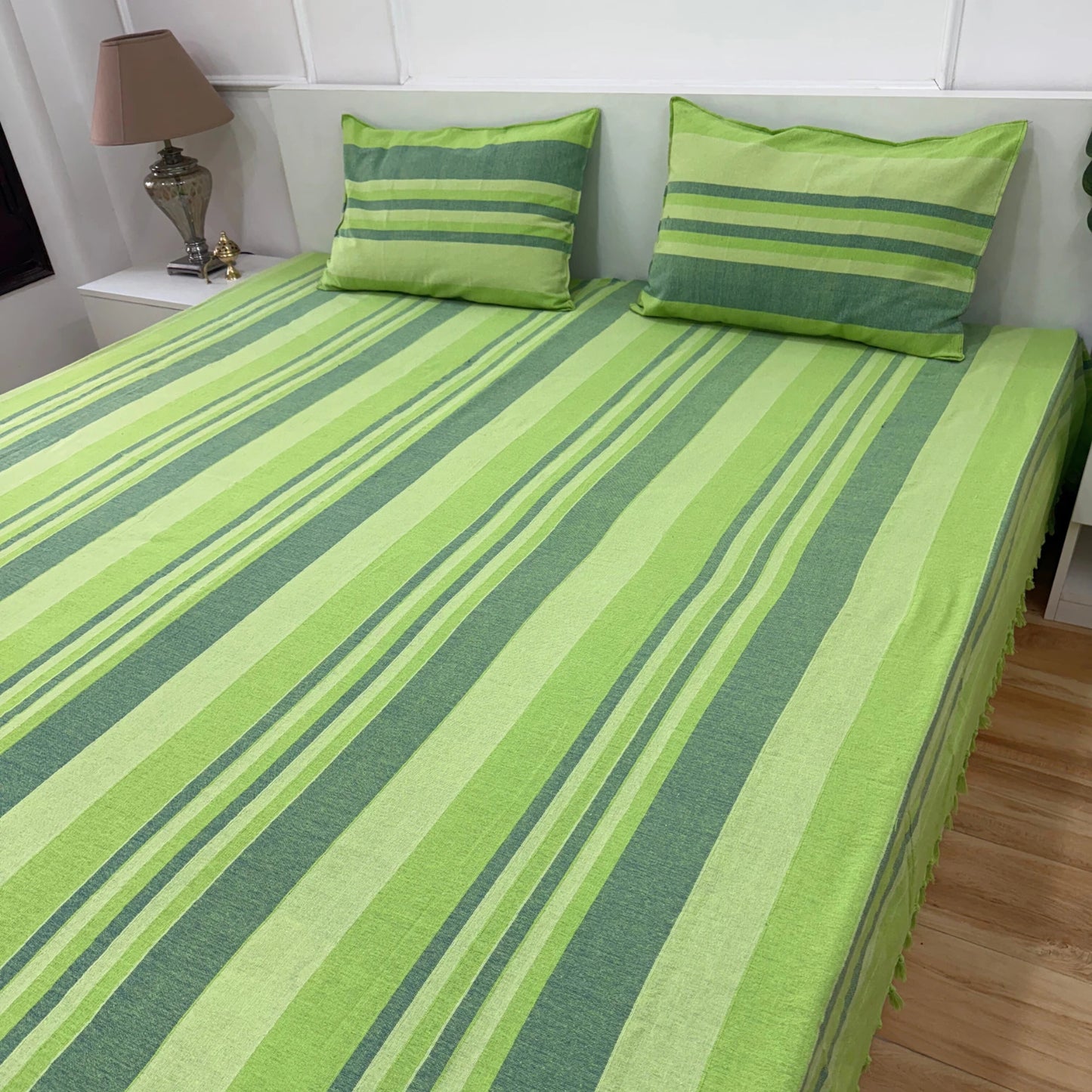 Handloom Cotton Bedsheet with Two Pillow Covers King Size Green
