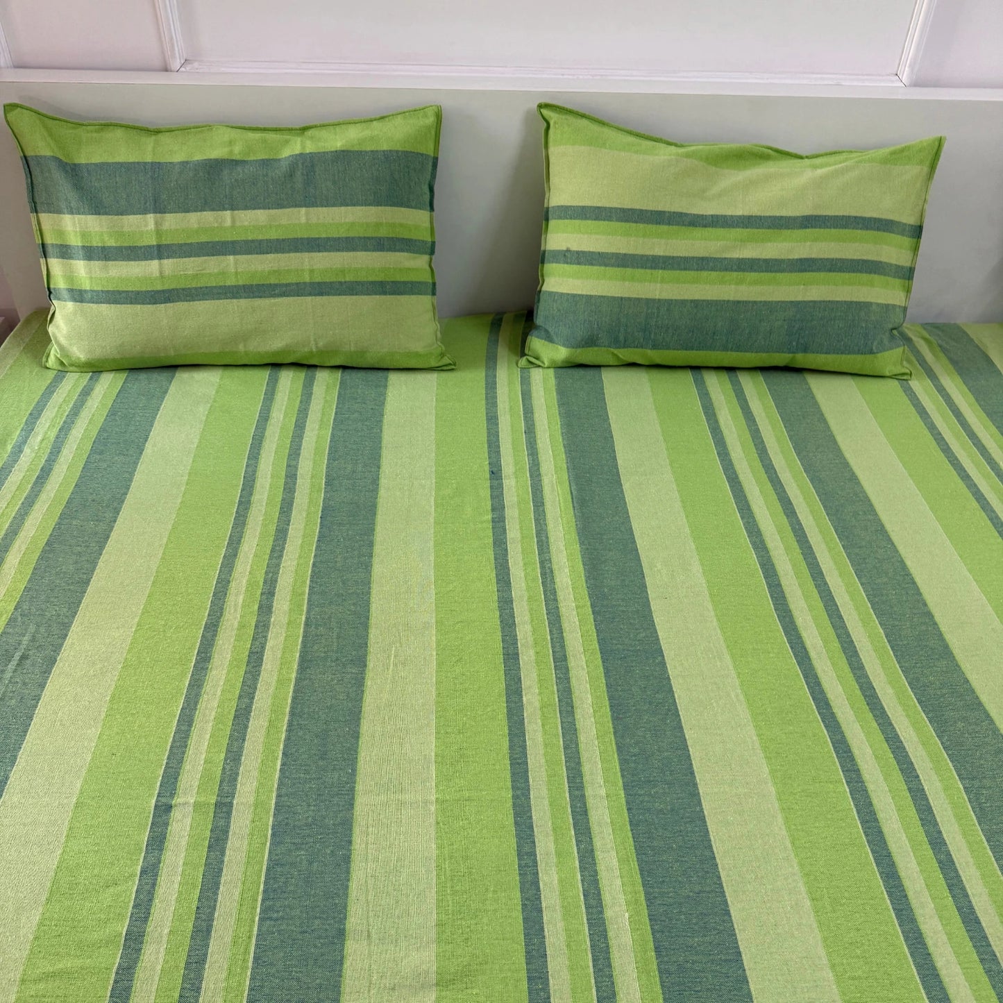 Handloom Cotton Bedsheet with Two Pillow Covers King Size Green